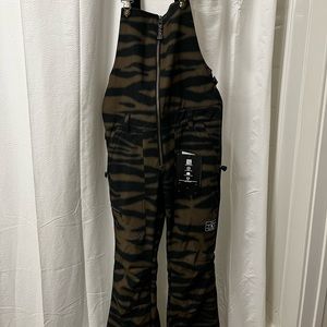DC Snowboarding Bibs. NWT!